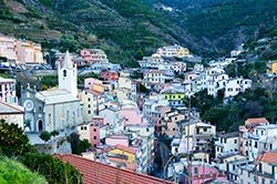 Vista sul Riomaggiore, Cinque Terre, Italia